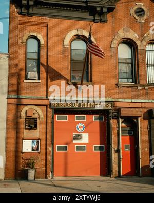 Amis des pompiers à Red Hook, Brooklyn, New York Banque D'Images