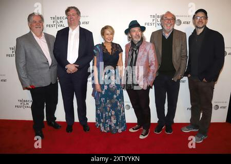 Matt Groening, Al Jean, Yeardley Smith, Harry Shearer, James L. Brooks et Matt Selman assistent au 30e anniversaire des Simpson au Tribeca film Festival de New York. Banque D'Images