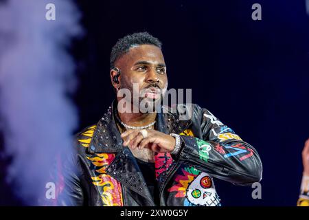 Jason DERULO - KunstRasen Bonn Gronau 2024 - 16.08.2024 Der US amerkanische R&B und Pop Sänger JASON DERULO beim Live Auftritt auf der KunstRasen Bühne - Der KunstRasen in Bonn Gronau ist eine Beliebte Sommer Open Air Konzertreihe am Rande der Rheinaue am Bonner Rheinufer. 16.08.2024 Bonn Gronau Nordrhein-Westfalen Deutschland *** Jason DERULO Kunst Rasen Bonn Gronau 2024 16 08 2024 le chanteur américain R B et pop JASON DERULO se produisant en direct sur la scène Kunst Rasen le Kunst Rasen à Bonn Gronau est une série populaire de concerts en plein air d'été sur le bord du Rheinaue sur les rives de la RH Banque D'Images