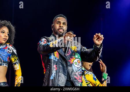 Jason DERULO - KunstRasen Bonn Gronau 2024 - 16.08.2024 Der US amerkanische R&B und Pop Sänger JASON DERULO beim Live Auftritt auf der KunstRasen Bühne - Der KunstRasen in Bonn Gronau ist eine Beliebte Sommer Open Air Konzertreihe am Rande der Rheinaue am Bonner Rheinufer. 16.08.2024 Bonn Gronau Nordrhein-Westfalen Deutschland *** Jason DERULO Kunst Rasen Bonn Gronau 2024 16 08 2024 le chanteur américain R B et pop JASON DERULO se produisant en direct sur la scène Kunst Rasen le Kunst Rasen à Bonn Gronau est une série populaire de concerts en plein air d'été sur le bord du Rheinaue sur les rives de la RH Banque D'Images