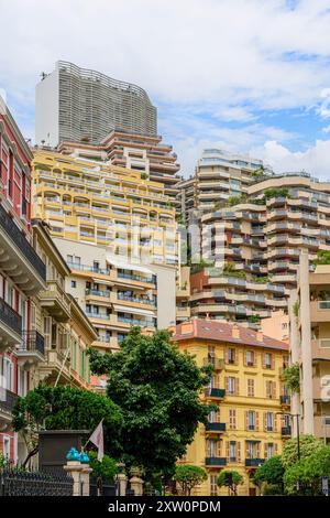 Immeubles de grande hauteur sur les pentes abruptes de Monaco Banque D'Images
