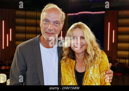 Martin Brambach mit Ehefrau Christine Sommer BEI der Aufzeichnung der WDR-Talkshow Kölner Treff im WDR Studio BS 3. Köln, 16.08.2024 *** Martin Brambach avec son épouse Christine Sommer à l'enregistrement du talk-show WDR Kölner Treff dans WDR Studio BS 3 Cologne, 16 08 2024 Foto:xgbrcix/xFuturexImagex koelner treff1608 4892 Banque D'Images