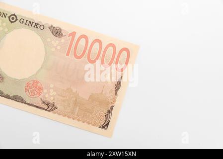 Vue arrière du nouveau billet de 10 000 yens du Japon isolé sur fond blanc. Banque D'Images