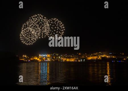 Feu d'artifice au port de malte le 30 avril 2014, pris de Kalkara, Malte Banque D'Images