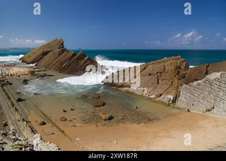 Madero Beach sur la Costa Quebrada, Cantabrie, Espagne. Banque D'Images