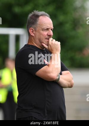 Mainz, Allemagne. 17 août 2024. Football : DFB Cup, Schott Mainz - SpVgg Greuther Fürth, 1er tour, Stadion am Bruchweg. Fürth entraîneur Alexander Zorniger. Crédit : Torsten Silz/dpa/Alamy Live News Banque D'Images