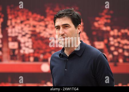 Andoni Iraola, manager de Bournemouth lors du match de premier League entre Nottingham Forest et Bournemouth au City Ground, Nottingham, samedi 17 août 2024. (Photo : Jon Hobley | mi News) crédit : MI News & Sport /Alamy Live News Banque D'Images