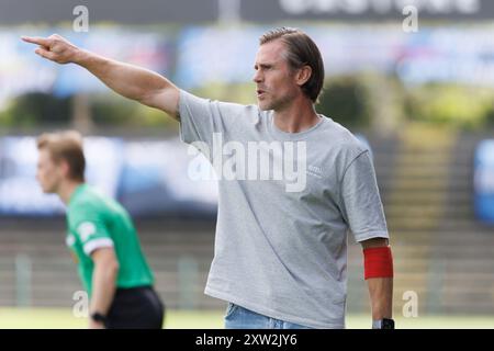 Roeselare, Belgique. 17 août 2024. Hans Cornelis, entraîneur-chef de Lokeren, photographié lors d'un match de football entre le Club NXT et le KSC Lokeren-Temse, à Roeselare, le premier jour de la deuxième division 2023-2024 'Challenger Pro League' 1B du championnat belge, samedi 17 août 2024. BELGA PHOTO KURT DESPLENTER crédit : Belga News Agency/Alamy Live News Banque D'Images