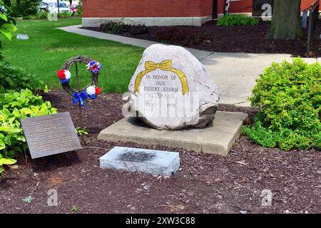 Pontiac, Illinois, États-Unis. Statue et couronne du souvenir honorant les vétérans de l'opération tempête du désert au palais de justice du comté de Livingston. Banque D'Images