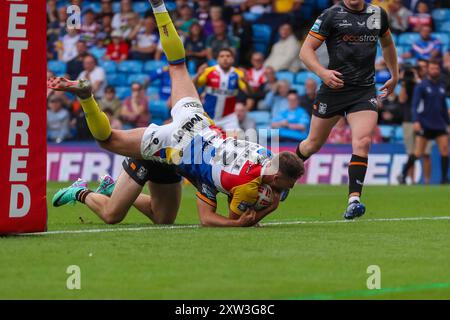 Leeds, Royaume-Uni. 17 août 2024. ***Essayez Londres lors du match Magic Weekend Super League entre le Hull FC et les London Broncos à Elland Road, Leeds, Angleterre, le 17 août 2024. Photo de Simon Hall. Utilisation éditoriale uniquement, licence requise pour une utilisation commerciale. Aucune utilisation dans les Paris, les jeux ou les publications d'un club/ligue/joueur. Crédit : UK Sports pics Ltd/Alamy Live News Banque D'Images