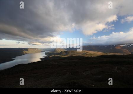 Et Bonne Bay Lookout Hills au parc national du Gros-Morne, à Terre-Neuve et Labrador, Canada Banque D'Images