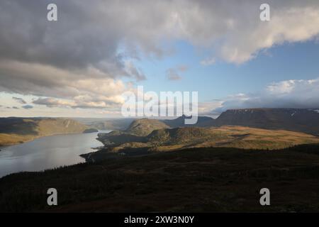 Et Bonne Bay Lookout Hills au parc national du Gros-Morne, à Terre-Neuve et Labrador, Canada Banque D'Images