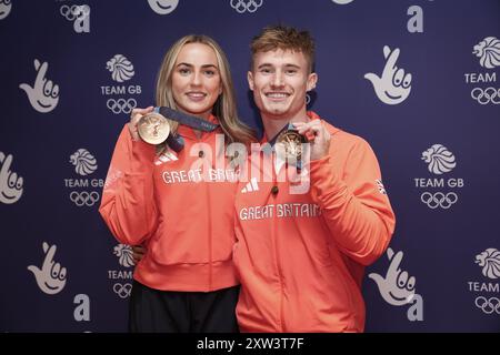 Lois Toulson et Jack Laugher, lors du retour à l'origine de l'équipe GB de la loterie nationale à l'AO Arena, Manchester. Date de la photo : samedi 17 août 2024. Banque D'Images
