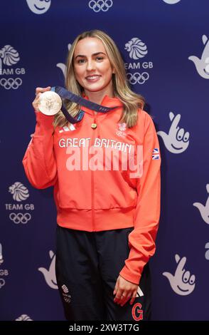 Lois Toulson avec sa médaille de bronze remportée lors de la finale de plate-forme synchronisée au 10m féminin aux Jeux Olympiques de Paris 2024, lors du retour de l'équipe GB de la loterie nationale à l'AO Arena de Manchester. Date de la photo : samedi 17 août 2024. Banque D'Images