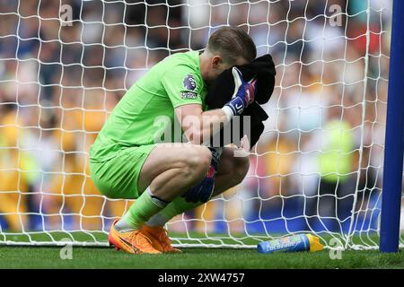 Liverpool, Royaume-Uni. 17 août 2024. Jordan Pickford, le gardien d'Everton semble abattu après avoir concédé le 3ème but. Premier League match, Everton v Brighton & Hove Albion au Goodison Park à Liverpool le samedi 17 août 2024. Cette image ne peut être utilisée qu'à des fins éditoriales. Usage éditorial exclusif, photo de Chris Stading/Andrew Orchard photographie sportive/Alamy Live News crédit : Andrew Orchard photographie sportive/Alamy Live News Banque D'Images