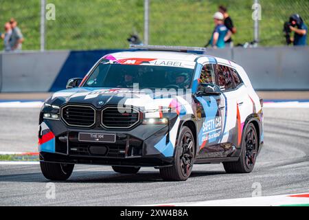 Spielberg, Autriche. 17 août 2024. SPIELBERG, AUTRICHE - 17 AOÛT : voiture de sécurité pendant le MotoGP d'Autriche - sprint - qualifications au Red Bull Ring le 17 août 2024 à Spielberg, Autriche.240817 SEPA 01 090 - 20240817 PD4320 crédit : APA-PictureDesk/Alamy Live News Banque D'Images