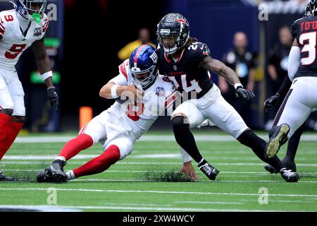 Houston, Texas, États-Unis. 17 août 2024. Le quarterback Daniel Jones (8 ans) des New York Giants est attaqué par le cornerback des Houston Texans Derek Stingley Jr. (24 ans) au cours du premier quart-temps entre les Houston Texans et les New York Giants au NRG Stadium de Houston, Texas, le 17 août 2024. (Crédit image : © Erik Williams/ZUMA Press Wire) USAGE ÉDITORIAL SEULEMENT! Non destiné à UN USAGE commercial ! Banque D'Images