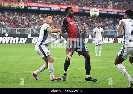 Genova, Italie. 17 août 2024. Jeff Ekhator de Gênes se bat pour le ballon lors du match de football Serie A entre Gênes et Inter au stade Luigi Ferraris de Gênes, Italie - samedi 17 août 2024. Sport - Soccer . (Photo de Tano Pecoraro/Lapresse) crédit : LaPresse/Alamy Live News Banque D'Images
