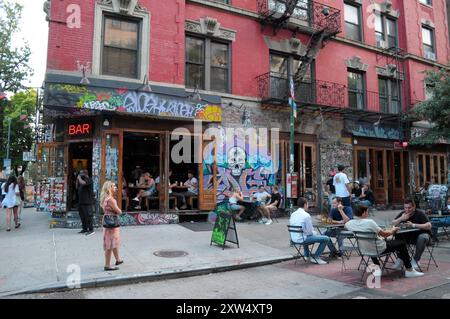 Un bar est vu sur les produits Marks place dans l'East Village, Manhattan, New York City. Banque D'Images