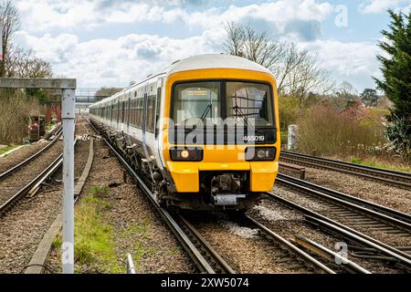 Southeastern Class 465 NetWorker entrant dans la gare de Petts Wood, Petts Wood, Orpington, Kent Banque D'Images