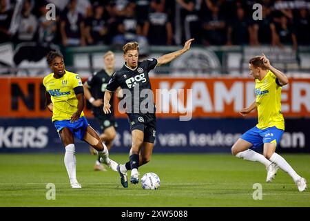 WAALWIJK - (G-d) Godfried Roemeratoe du RKC Waalwijk, Luciano Valente du FC Groningen, Julian Lelieveld du RKC Waalwijk lors du match néerlandais Eredivisie entre le RKC Waalwijk et le FC Groningen au stade Mandemakers le 17 août 2024 à Waalwijk, pays-Bas. Banque D'Images
