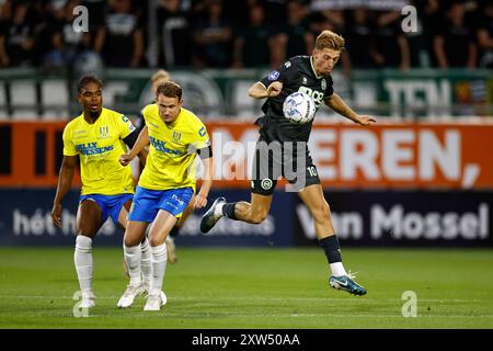 WAALWIJK - (G-d) Godfried Roemeratoe du RKC Waalwijk, Julian Lelieveld du RKC Waalwijk, Luciano Valente du FC Groningen lors du match néerlandais Eredivisie entre le RKC Waalwijk et le FC Groningen au stade Mandemakers le 17 août 2024 à Waalwijk, pays-Bas. Banque D'Images
