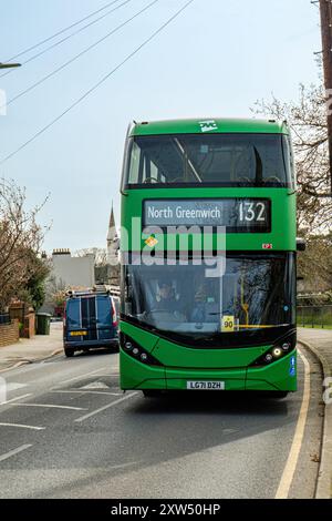 Alexander Dennis Enviro400EV London transport bus, Parkhill Road, Bexley, Kent Banque D'Images