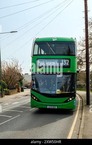 Alexander Dennis Enviro400EV London transport bus, Parkhill Road, Bexley, Kent Banque D'Images