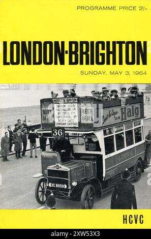 1964 – la couverture d’un programme souvenir publié pour accompagner la course commémorative London to Brighton de l’Historic commercial Vehicle Club pour les véhicules commerciaux d’époque, qui s’est tenue le dimanche 3 mai 1964. Le couvercle représente un bus moteur AEC à toit ouvert de type K de London General Omnibus Company de 1920, no. K424, numéro d'enregistrement XC-8059. Route 36. Banque D'Images