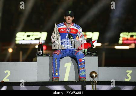 Cardiff, Royaume-Uni. 17 août 2024. Dan Bewley de GB remporte le GP FIM SPEEDWAY DE GRANDE-BRETAGNE 2024 au Principality Stadium, Cardiff, Royaume-Uni, le 17 août 2024. Photo de Ken Sparks. Utilisation éditoriale uniquement, licence requise pour une utilisation commerciale. Aucune utilisation dans les Paris, les jeux ou les publications d'un club/ligue/joueur. Crédit : UK Sports pics Ltd/Alamy Live News Banque D'Images