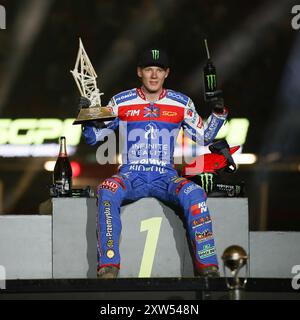Cardiff, Royaume-Uni. 17 août 2024. Dan Bewley de GB remporte le GP FIM SPEEDWAY DE GRANDE-BRETAGNE 2024 au Principality Stadium, Cardiff, Royaume-Uni, le 17 août 2024. Photo de Ken Sparks. Utilisation éditoriale uniquement, licence requise pour une utilisation commerciale. Aucune utilisation dans les Paris, les jeux ou les publications d'un club/ligue/joueur. Crédit : UK Sports pics Ltd/Alamy Live News Banque D'Images