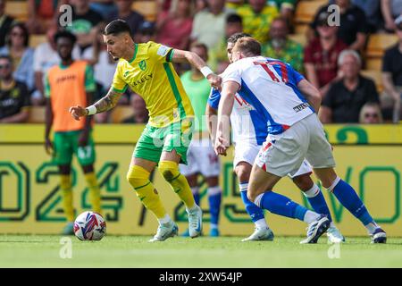 Borja Sainz de Norwich City court avec le ballon lors du match du Sky Bet Championship Norwich City vs Blackburn Rovers à Carrow Road, Norwich, Royaume-Uni, le 17 août 2024 (photo par Izzy Poles/News images) Banque D'Images