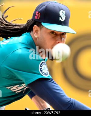 Pittsburgh, États-Unis. 17 août 2024. Luis Castillo (58), lanceur des Seattle Mariners, affronte les Pirates de Pittsburgh au PNC Park le samedi 17 août 2024 à Pittsburgh. Photo par Archie Carpenter/UPI crédit : UPI/Alamy Live News Banque D'Images