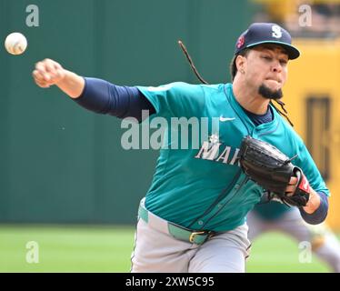 Pittsburgh, États-Unis. 17 août 2024. Luis Castillo (58), lanceur des Seattle Mariners, affronte les Pirates de Pittsburgh au PNC Park le samedi 17 août 2024 à Pittsburgh. Photo par Archie Carpenter/UPI crédit : UPI/Alamy Live News Banque D'Images