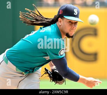 Pittsburgh, États-Unis. 17 août 2024. Luis Castillo (58), lanceur des Seattle Mariners, affronte les Pirates de Pittsburgh au PNC Park le samedi 17 août 2024 à Pittsburgh. Photo par Archie Carpenter/UPI crédit : UPI/Alamy Live News Banque D'Images