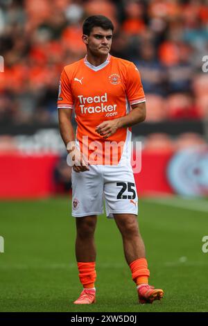 Rob Apter de Blackpool lors du match de Sky Bet League 1 Blackpool vs Stockport County à Bloomfield Road, Blackpool, Royaume-Uni. 17 août 2024. (Photo de Gareth Evans/News images) à Blackpool, Royaume-Uni le 17/08/2024. (Photo de Gareth Evans/News images/SIPA USA) crédit : SIPA USA/Alamy Live News Banque D'Images