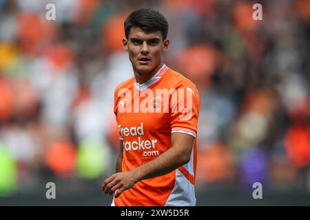 Rob Apter de Blackpool lors du match de Sky Bet League 1 Blackpool vs Stockport County à Bloomfield Road, Blackpool, Royaume-Uni. 17 août 2024. (Photo de Gareth Evans/News images) à Blackpool, Royaume-Uni le 17/08/2024. (Photo de Gareth Evans/News images/SIPA USA) crédit : SIPA USA/Alamy Live News Banque D'Images