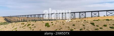 Viaduc de Lethbridge du chemin de fer canadien Pacifique au-dessus de la rivière Oldman en Alberta, au Canada. Banque D'Images