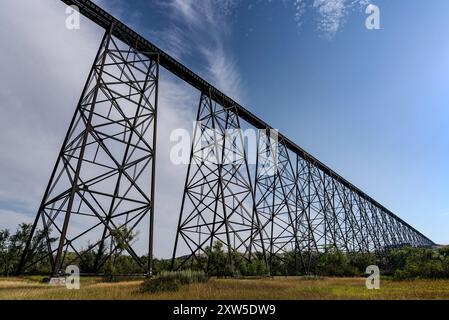 Viaduc de Lethbridge du chemin de fer canadien Pacifique au-dessus de la rivière Oldman en Alberta, au Canada. Banque D'Images