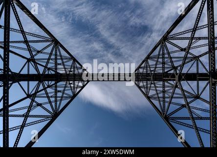 Viaduc de Lethbridge du chemin de fer canadien Pacifique au-dessus de la rivière Oldman en Alberta, au Canada. Banque D'Images