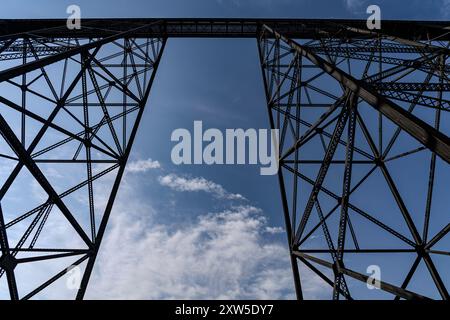 Viaduc de Lethbridge du chemin de fer canadien Pacifique au-dessus de la rivière Oldman en Alberta, au Canada. Banque D'Images