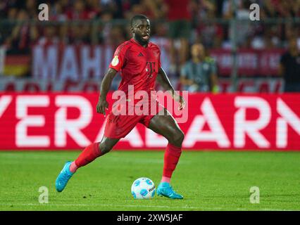 Dayot Upamecano , FCB 2 dans le match SSV ULM - FC BAYERN MUENCHEN 0-4 DFB-Pokal, Coupe d'Allemagne de football, 1.round le 16 août 2024 à Ulm, Allemagne. Saison 2024/2025 photographe : Peter Schatz - LA RÉGLEMENTATION DFB INTERDIT TOUTE UTILISATION DE PHOTOGRAPHIES comme SÉQUENCES D'IMAGES et/ou QUASI-VIDÉO - Banque D'Images