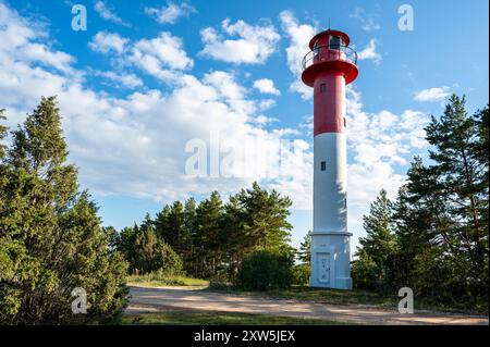 Phare de Tohvri sur l'île de Hiiumaa en été, Estonie Banque D'Images