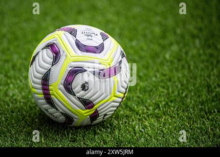 Ballon officiel Nike Flight premier League lors du match de premier League entre Newcastle United et Southampton au lieu James's Park, Newcastle le samedi 17 août 2024. (Photo : Trevor Wilkinson | mi News) crédit : MI News & Sport /Alamy Live News Banque D'Images