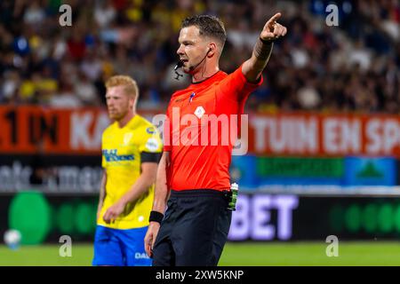 Waalwijk, pays-Bas. 17 août 2024. WAALWIJK, PAYS-BAS - 17 AOÛT : arbitre Robin Hensgens lors du match néerlandais Eredivisie entre le RKC Waalwijk et le FC Groningen au Mandemakers Stadion le 17 août 2024 à Waalwijk, pays-Bas. (Photo de Joris Verwijst/Orange Pictures) crédit : Orange pics BV/Alamy Live News Banque D'Images