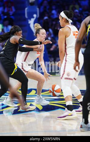 Arlington, États-Unis. 16 août 2024. La garde Marina Mabrey #4 du Connecticut Sun se dirige vers le panier lors du match WNBA contre Dallas Wings entre les Dallas Wings et le Connecticut Sun au College Park Center. Score final Dallas Wings 91 - 109 Connecticut Sun. le 16 août 2024 à Arlington, Texas, États-Unis. (Photo de Javier Vicencio/Eyepix Group/SIPA USA) crédit : SIPA USA/Alamy Live News Banque D'Images