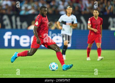 Ulm, Allemagne. 16 août 2024. Dayot Upamecano, FCB 2 dans le match SSV ULM - FC BAYERN MUENCHEN 0-4 DFB-Pokal, Coupe d'Allemagne de Football, 1.round le 16 août 2024 à Ulm, Allemagne. Saison 2024/2025 photographe : ddp images/STAR-images - LA RÉGLEMENTATION DFB INTERDIT TOUTE UTILISATION DE PHOTOGRAPHIES comme SÉQUENCES D'IMAGES et/ou QUASI-VIDÉO - crédit : ddp Media GmbH/Alamy Live News Banque D'Images