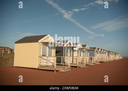 Anne's Beach Huts, Fylde Coast, Lancashire, Royaume-Uni Banque D'Images