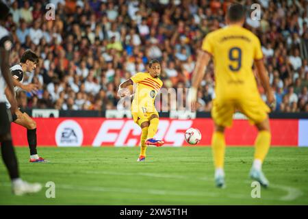 Raphael Dias Belloli Raphinha du FC Barcelone vu en action lors du match entre Valencia CF et FC Barcelone au stade Mestalla. Score final; Banque D'Images