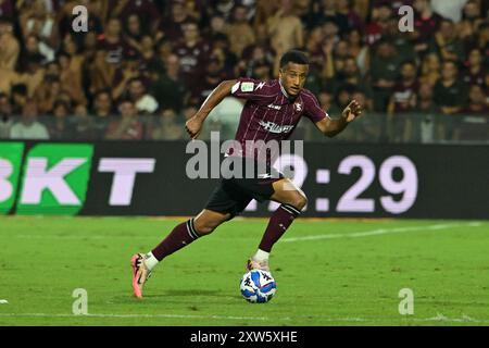 Salerne, Italie. 17 août 2024. Lilian Njoh de l'US Salernitana en action lors du match de Serie BKT entre l'US Salernitana et L'AS Cittadella au Stadio Arechi, Salerne, Italie, le 17 août 2024. Crédit : Nicola Ianuale/Alamy Live News Banque D'Images
